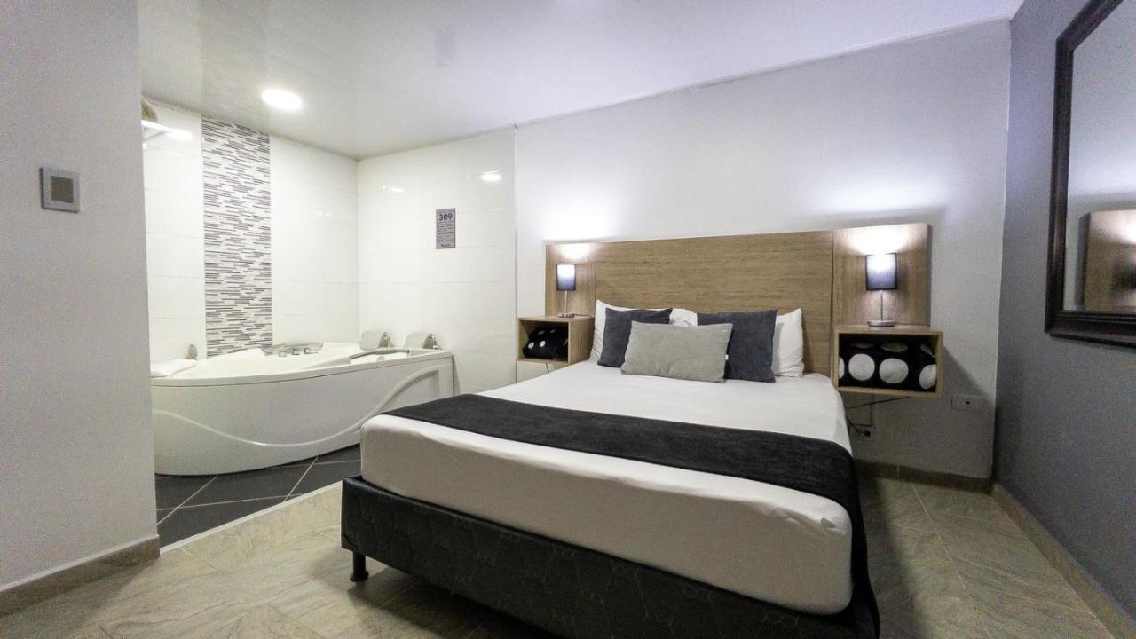 Hotel Velero San Antonio  Екстериор снимка